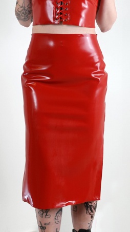 Latexová midi sukně s rozparky červená